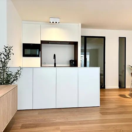 Beautiful With Parking Close To The Sea & Center Остенде