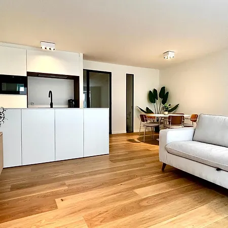 Apartment Beautiful With Parking Close To The Sea & Center