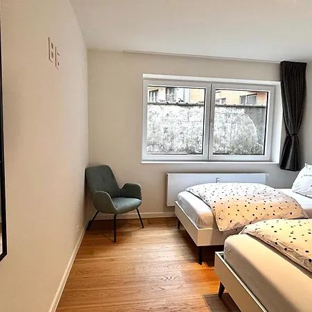 Beautiful With Parking Close To The Sea & Center