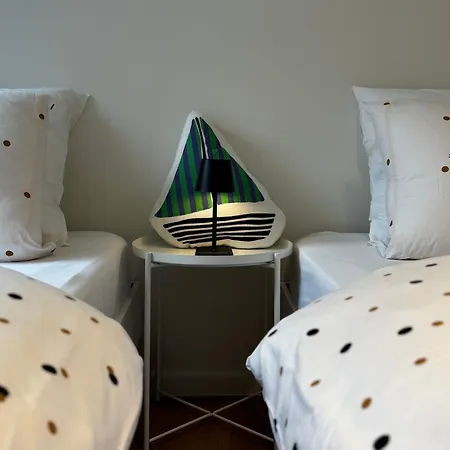 Beautiful With Parking Close To The Sea & Center