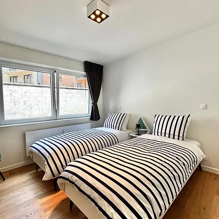 Beautiful With Parking Close To The Sea & Center Остенде