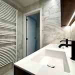 Beautiful With Parking Close To The Sea & Center דירה *