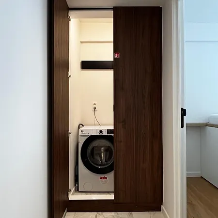 Beautiful With Parking Close To The Sea & Center *