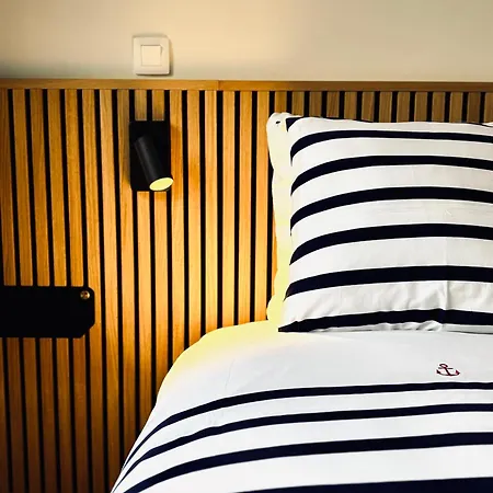 Beautiful With Parking Close To The Sea & Center Lägenhet
