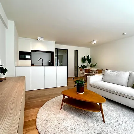 Beautiful With Parking Close To The Sea & Center