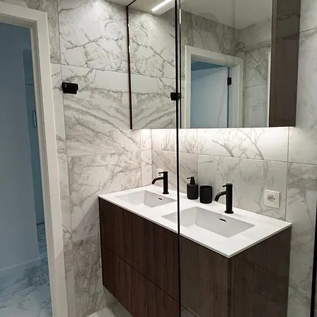 Beautiful With Parking Close To The Sea & Center *